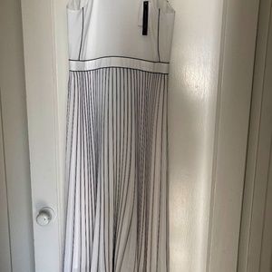 NWT Banana Republic White and Navy Dress Size 6